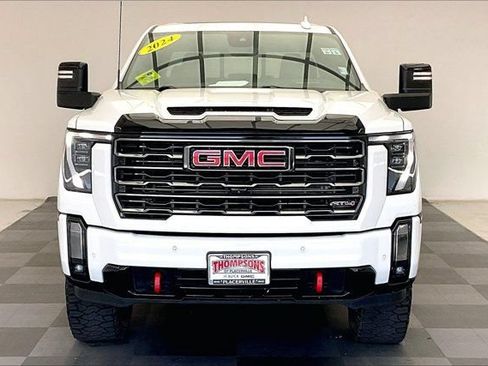 Used 2024 GMC Sierra 2500 AT4 w/ AT4 Premium Plus Package AWD/4WD image 2