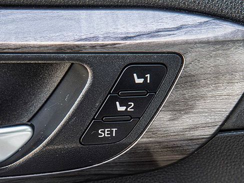 Used 2023 Toyota Highlander Limited image 21