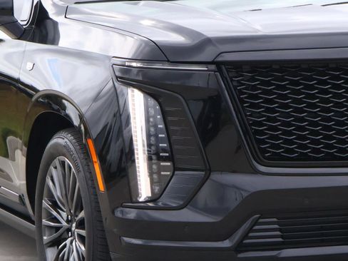 Used 2025 Cadillac Escalade Sport Platinum image 9