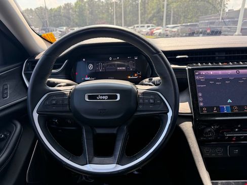 Used 2021 Jeep Grand Cherokee L Limited RWD image 12