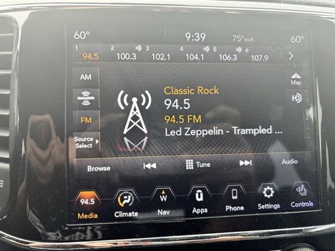 Used 2022 Jeep Grand Cherokee Limited image 10