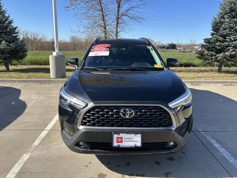Certified 2023 Toyota Corolla Cross XLE image 2