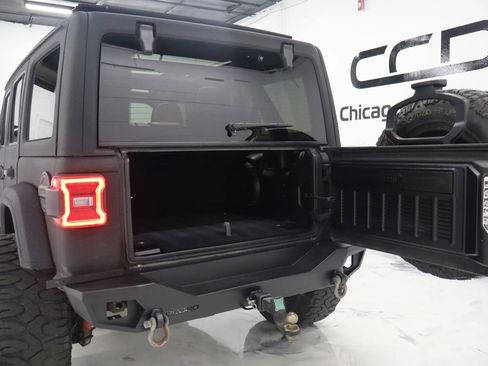 Used 2019 Jeep Wrangler Unlimited Sahara w/ Quick Order Package 24M Moab AWD/4WD image 8