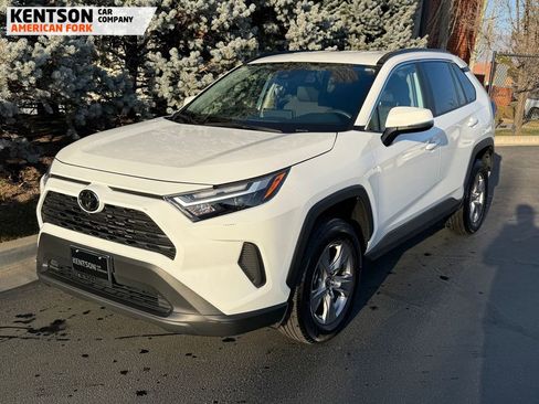 Used 2025 Toyota RAV4 XLE image 3