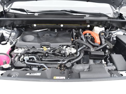 Used 2022 Toyota RAV4 XLE w/ Convenience Package image 8