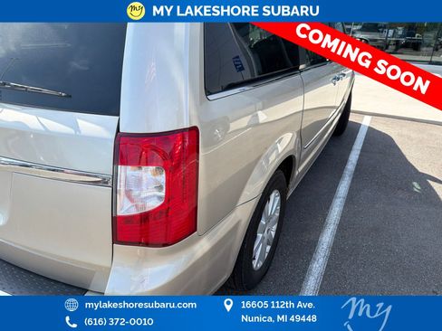 Used 2015 Chrysler Town & Country Touring w/ Driver Convenience Group FWD image 8