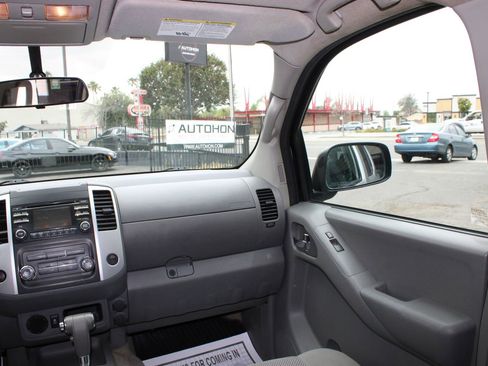 Used 2014 Nissan Frontier SV image 31