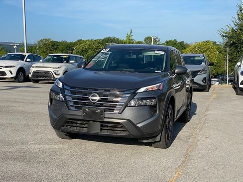 Used 2025 Nissan Rogue SV AWD/4WD image 3