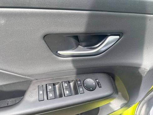 Used 2025 Hyundai Kona Limited FWD image 12