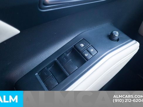 Used 2023 Toyota Highlander XLE FWD image 15