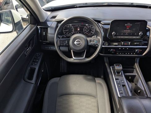 Used 2024 Nissan Pathfinder SV image 15