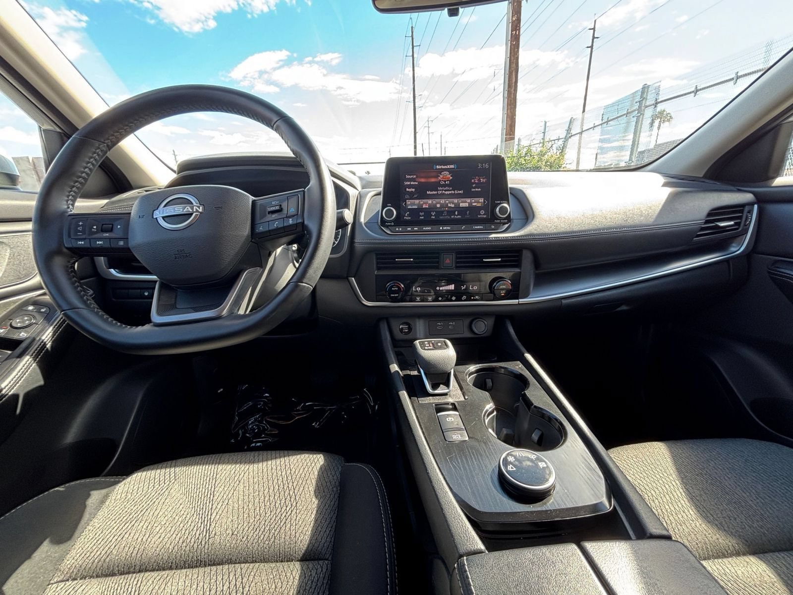 Used 2025 Nissan Rogue SV AWD/4WD image 34