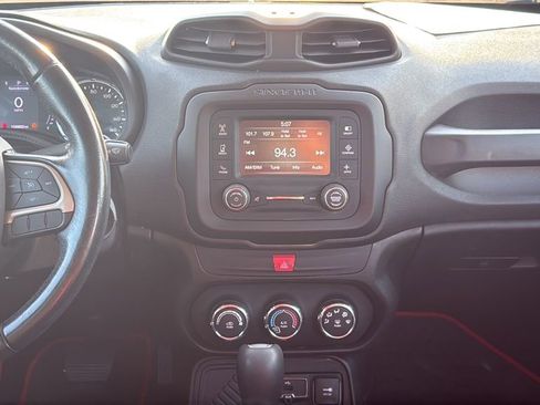 Used 2017 Jeep Renegade Latitude image 16