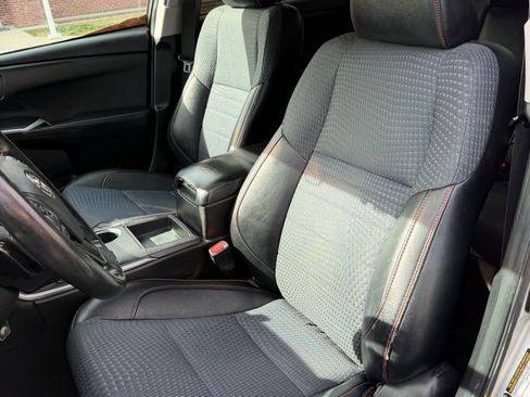 Used 2015 Toyota Camry SE FWD image 12
