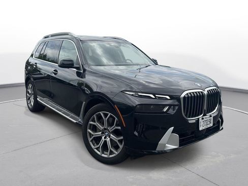Used 2025 BMW X7 xDrive40i AWD/4WD image 4