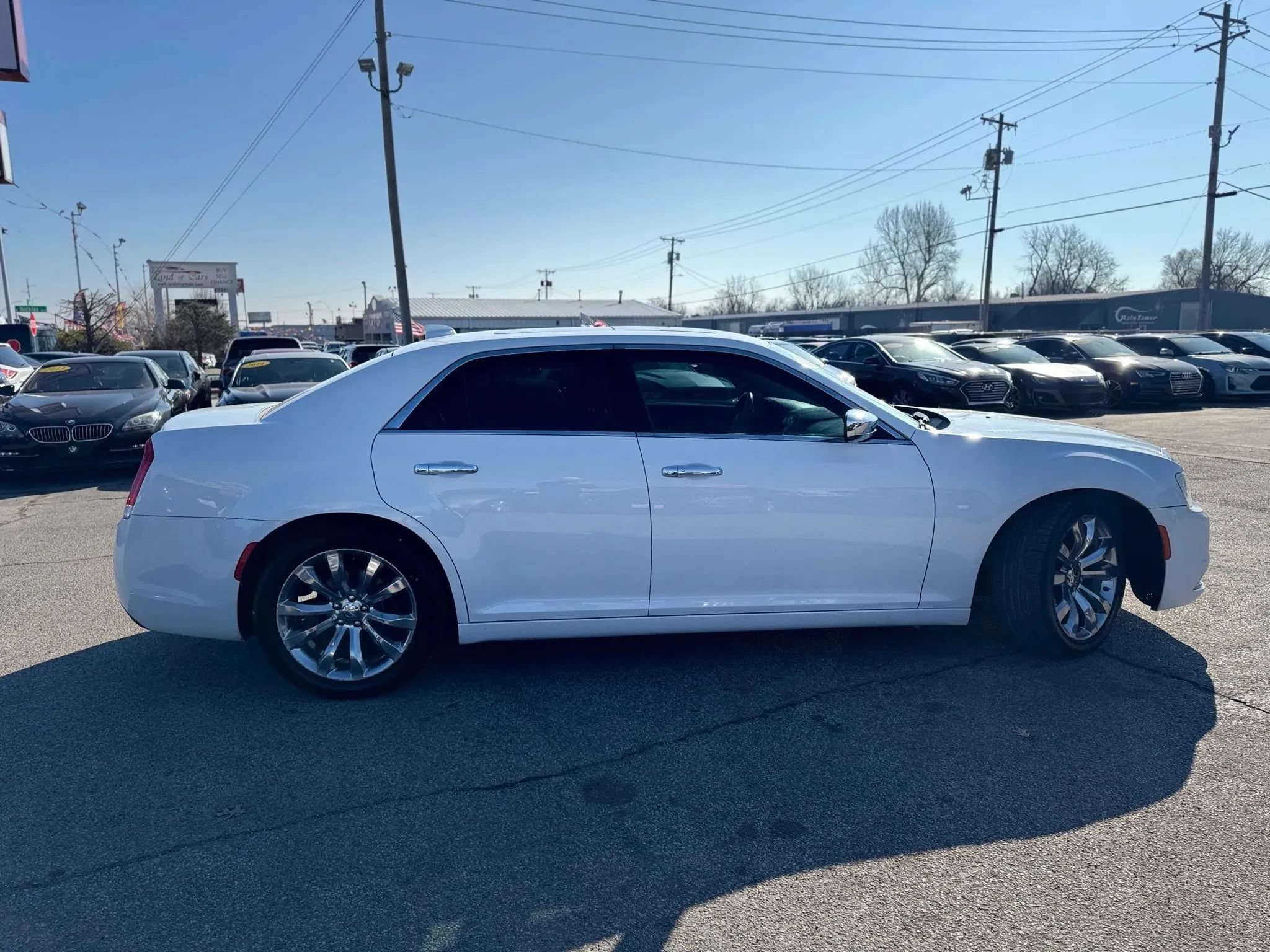 Used 2020 Chrysler 300 Limited RWD image 2