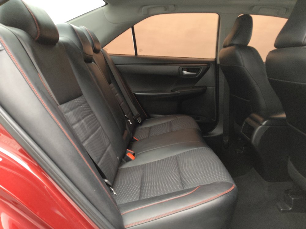 Used 2015 Toyota Camry SE w/ Moonroof Package FWD image 19