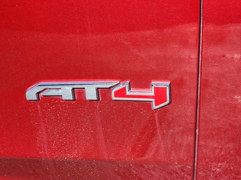 Used 2022 GMC Yukon XL AT4 image 7