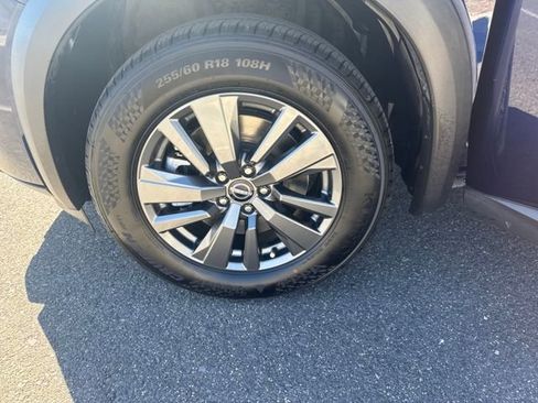 Used 2022 Nissan Pathfinder SV image 10