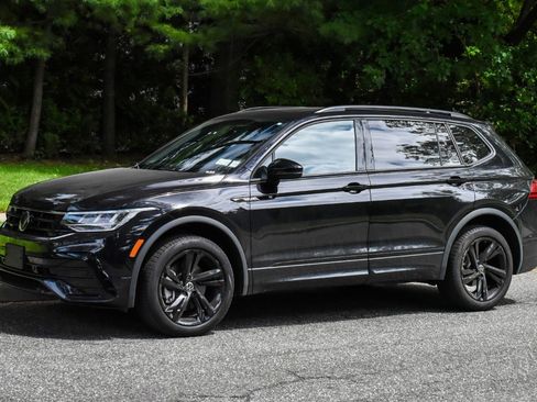 Used 2024 Volkswagen Tiguan SE R-Line AWD/4WD image 2
