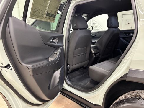 Used 2025 Chevrolet Equinox LT FWD image 19