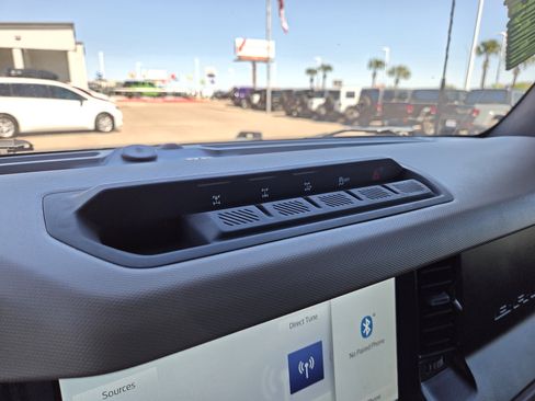 Used 2023 Ford Bronco Wildtrak image 40