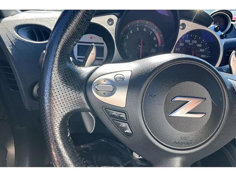 Used 2009 Nissan 370Z Touring w/ Sport Pkg RWD image 9