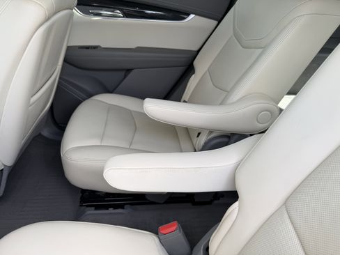 Certified 2022 Cadillac XT6 Premium Luxury w/ LPO, Floor Liner Package image 17