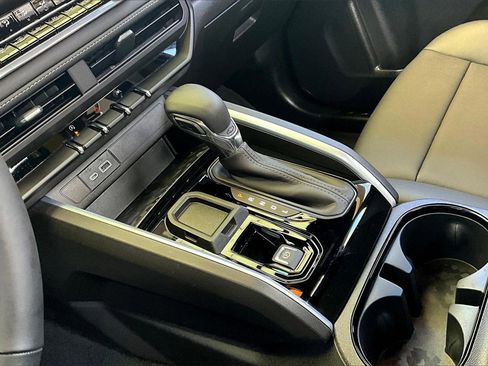 Used 2024 Chevrolet Colorado LT w/ LT Convenience Package III image 19