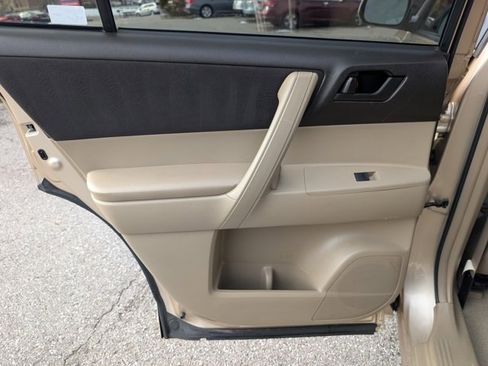 Used 2010 Toyota Highlander 4WD image 18