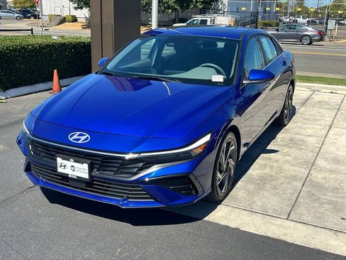 Certified 2025 Hyundai Elantra SEL FWD image 5