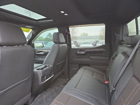 Used 2022 Chevrolet Silverado 1500 High Country w/ High Country Premium Package AWD/4WD image 15