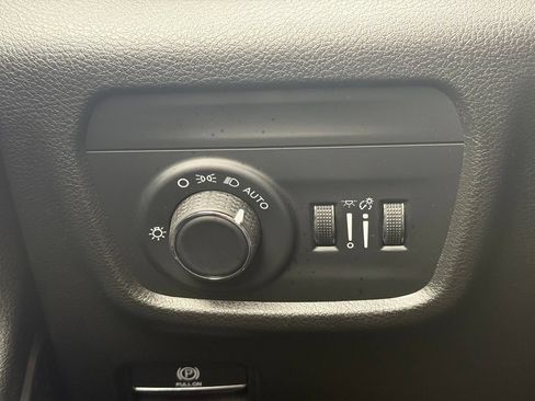 Used 2021 Jeep Grand Cherokee L Laredo w/ Luxury Tech Group I AWD/4WD image 11