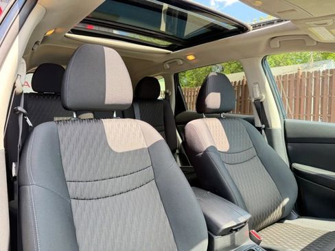 Used 2017 Nissan Rogue SV w/ Sun & Sound Touring Package AWD/4WD image 31