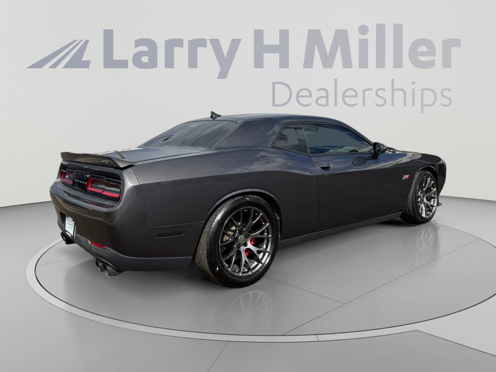 Used 2015 Dodge Challenger SRT w/ Technology Group RWD image 5
