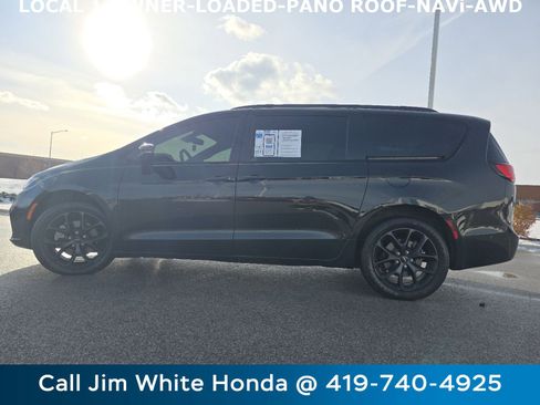 Used 2022 Chrysler Pacifica Limited w/ S Appearance Package image 15