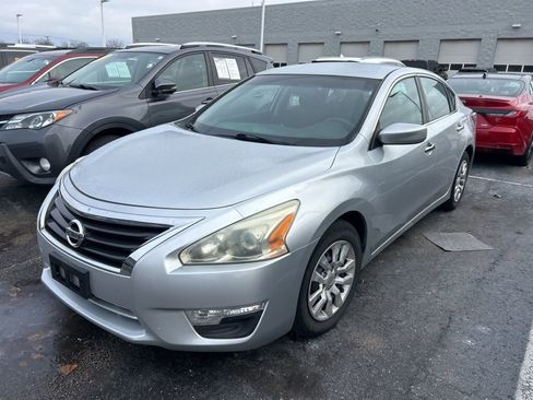Used 2015 Nissan Altima 2.5 S w/ Power Driver Seat Package image 2