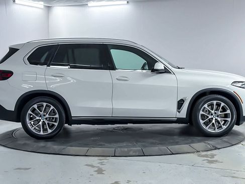 Used 2024 BMW X5 xDrive50e w/ Parking Assistance Package AWD/4WD image 8