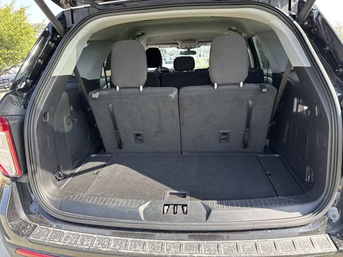 Used 2022 Ford Explorer XLT AWD/4WD image 24