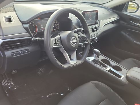 Used 2025 Nissan Altima 2.5 SV FWD image 18