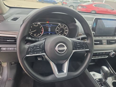Used 2024 Nissan Altima 2.5 SV FWD image 15