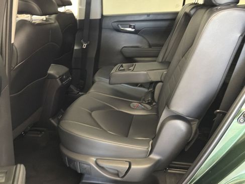 Used 2023 Toyota Highlander XLE AWD/4WD image 26