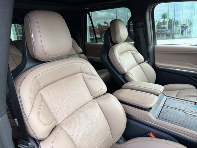 New 2027 Lincoln Navigator Black Label AWD/4WD image 19