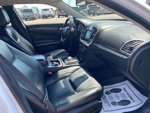 Used 2016 Chrysler 300 Limited image 20