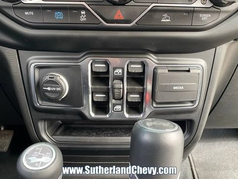 Used 2022 Jeep Wrangler Unlimited Sahara AWD/4WD image 33