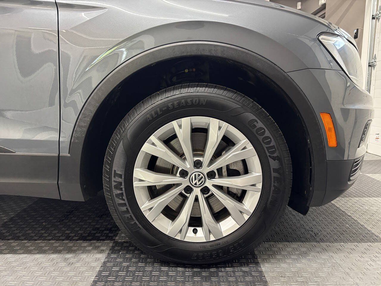 Used 2019 Volkswagen Tiguan SE w/ 3rd Row Seat Package AWD/4WD image 5