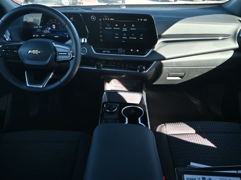 Used 2026 Chevrolet Equinox LT image 3