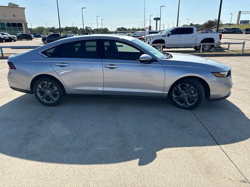 Used 2023 Honda Accord EX image 17