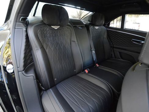 Used 2022 Bentley Flying Spur V8 image 70