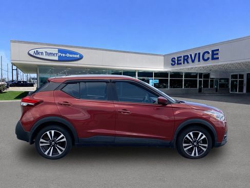 Used 2019 Nissan Kicks SV FWD image 9